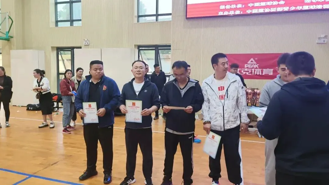 篮球教练如何制定总决赛的长期发展计划_1