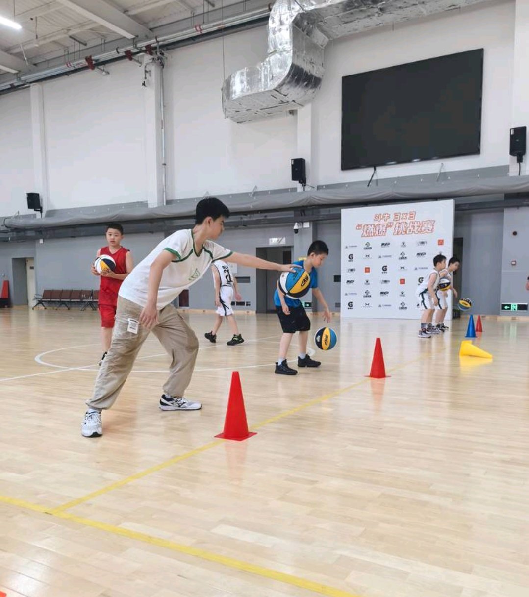 少年篮球训练营的心理辅导课程